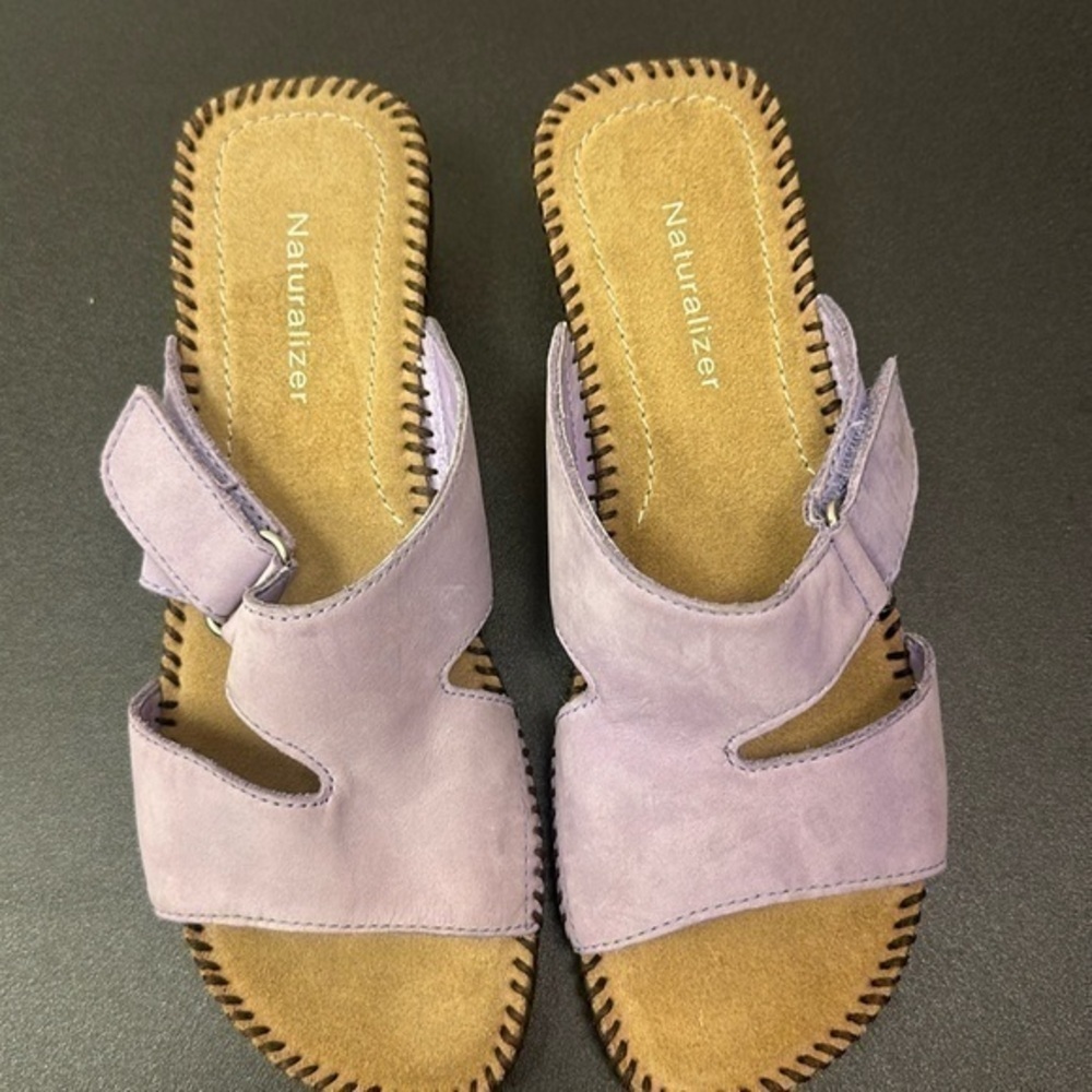 Naturalizer leather Lilac Open Toe Slip On Women’s sandals size 6M